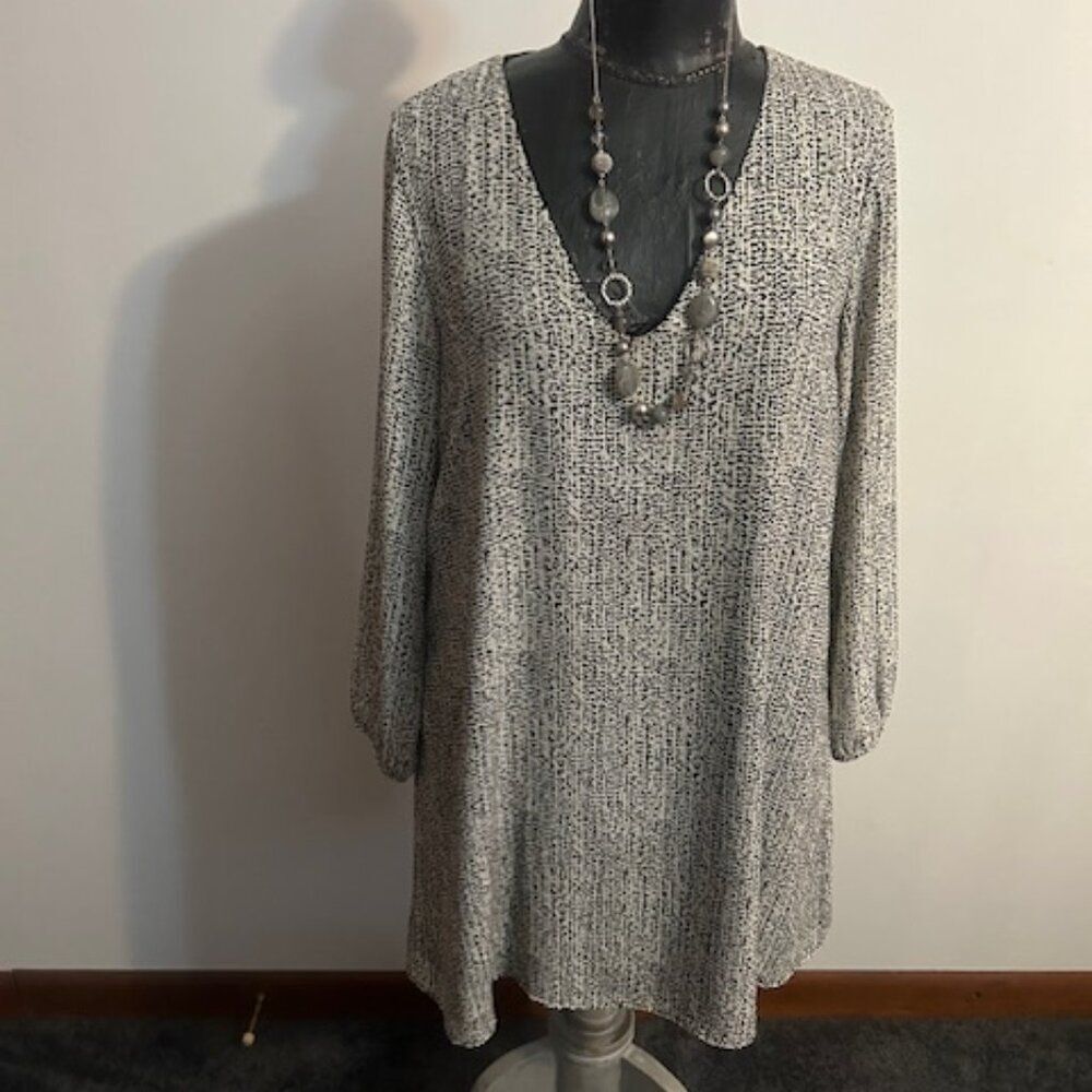 Three Eighty Two Black/White V-neck midi dress, size M